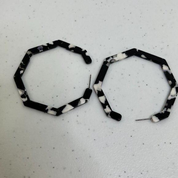Plastic Hoop Earrings Black White Marbled Pierced Geometric Big Statement Resin - Picture 4 of 6